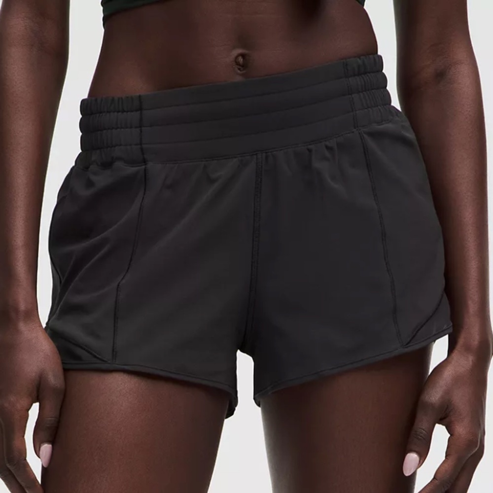 Lululemon Hotty Hot High-Rise Lined Short 2.5" Size 4 Black